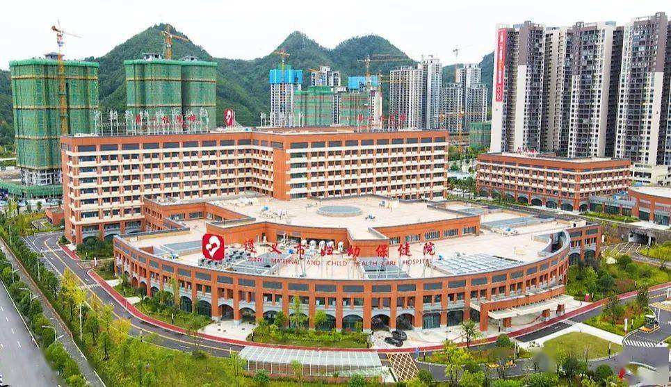 老舊小區(qū)適老化改造：樓梯尼龍扶手讓老人不再成為懸空